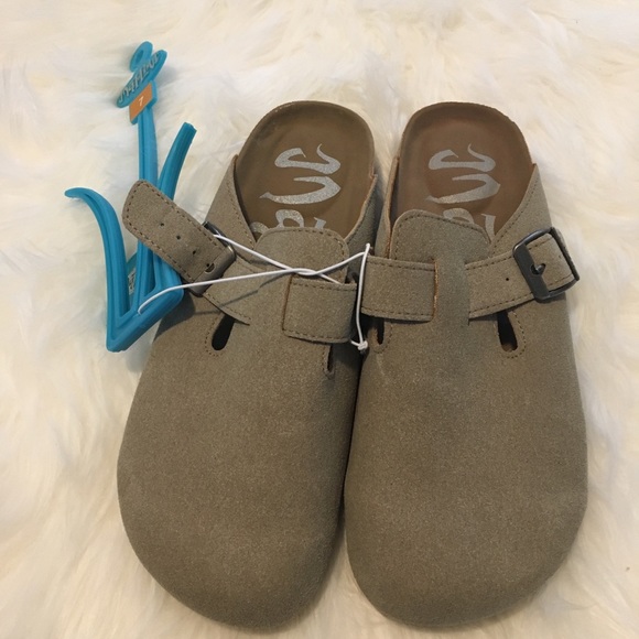 Mad Love Shoes - Mad Love Clogs Size 7